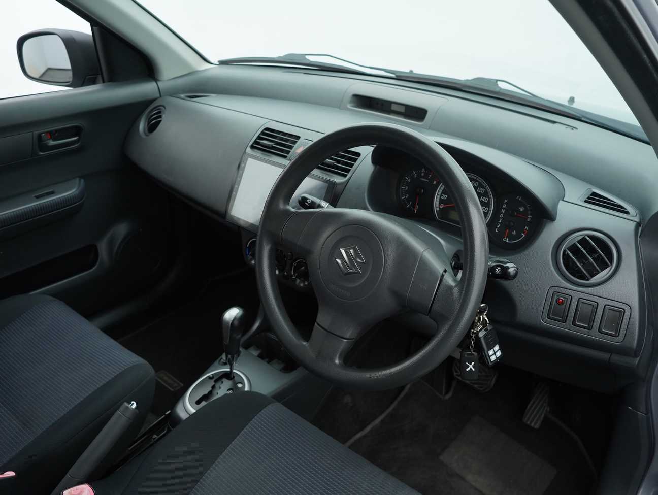 terpakai 2012 Suzuki Swift GX 1.5