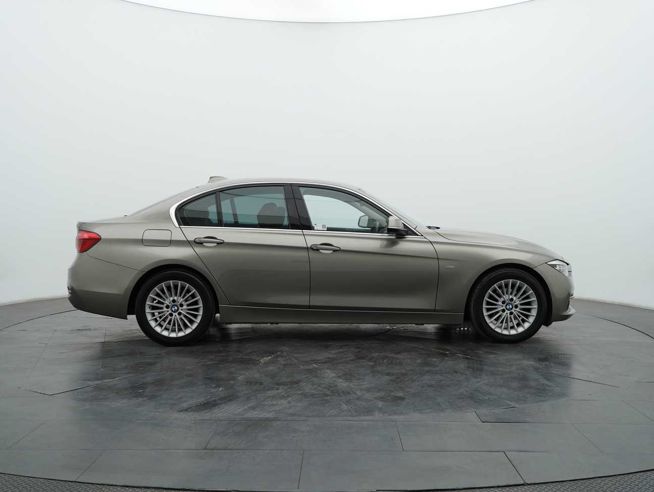 used 2016 BMW 318i Luxury 1.5
