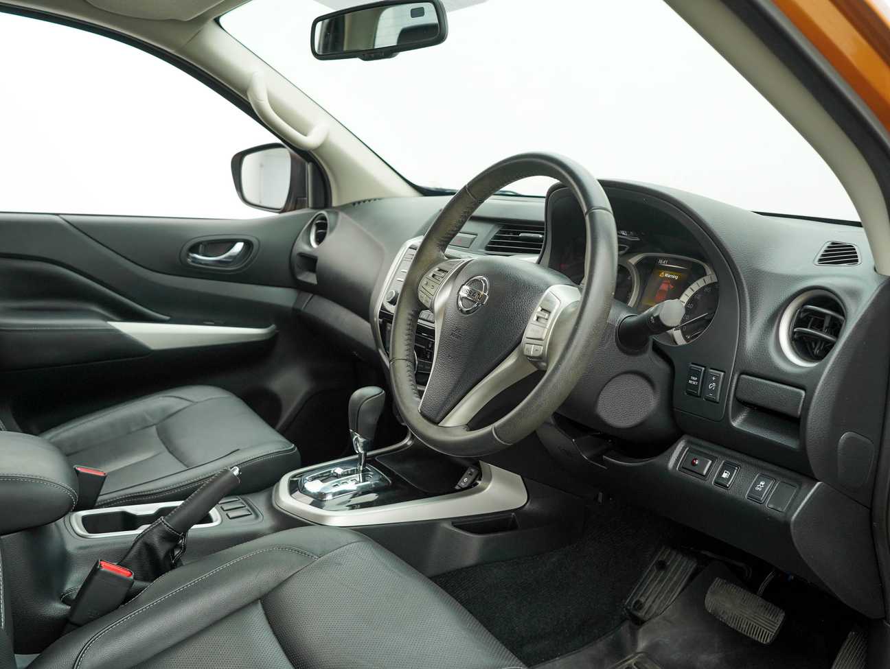 terpakai 2016 Nissan Navara NP300 VL Dual Cab 2.5