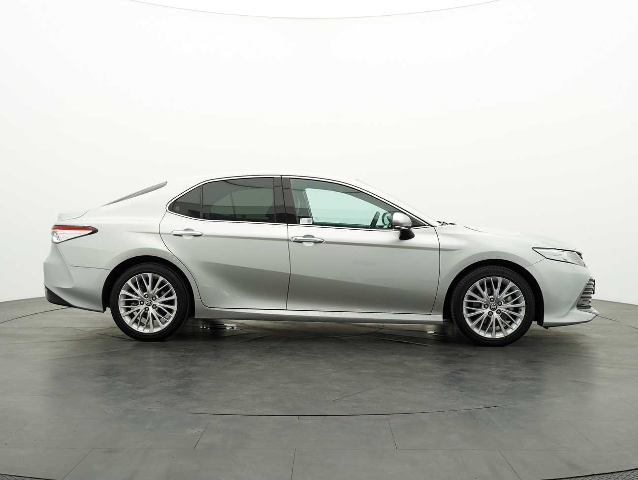 used 2020 Toyota Camry V 2.5