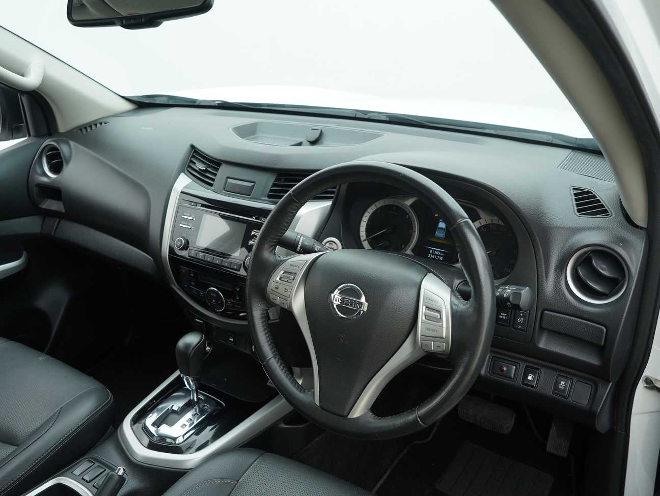 terpakai 2018 Nissan Navara NP300 VL Dual Cab 2.5