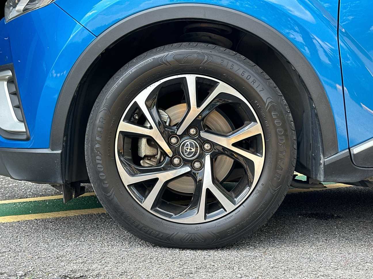 used 2019 Toyota C-HR  1.8