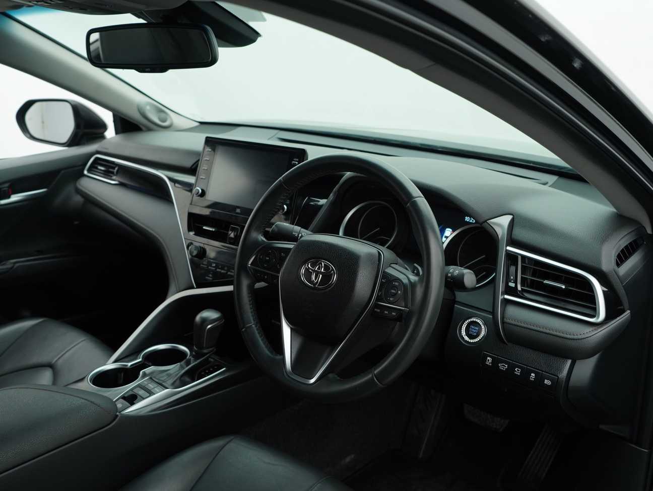 used 2024 Toyota Camry V 2.5