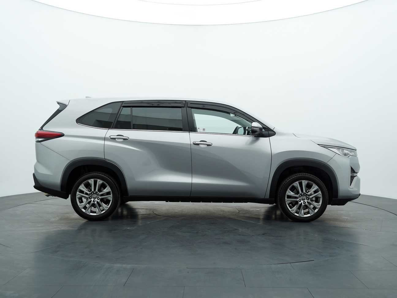 used 2023 Toyota Innova Zenix V 2.0