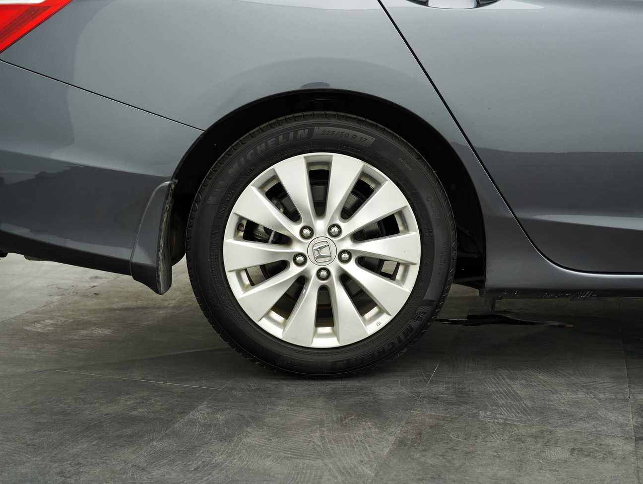 terpakai 2016 Honda Accord i-VTEC VTi-L 2.0