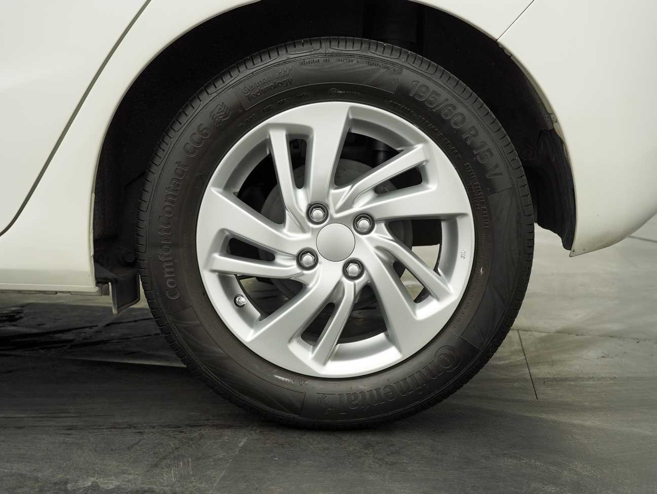 used 2014 Honda Jazz E 1.5