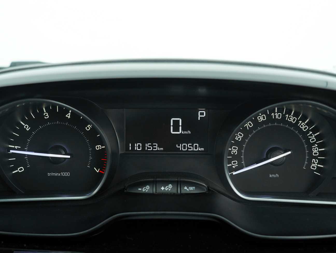 terpakai 2017 Peugeot 208 PureTech 1.2