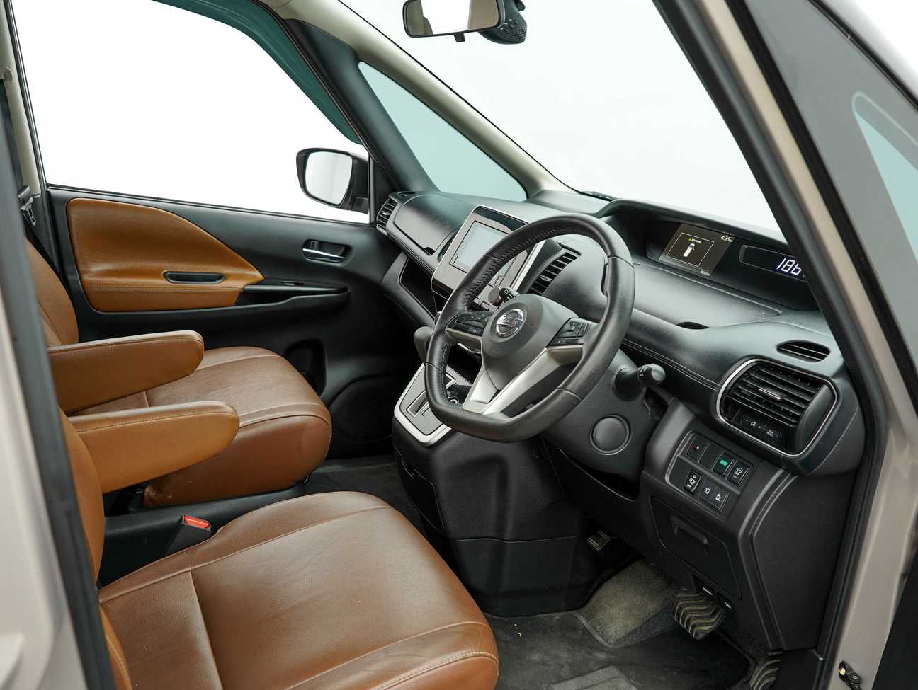 used 2018 Nissan SERENA S-HYBRID HIGH-WAY STAR 2.0