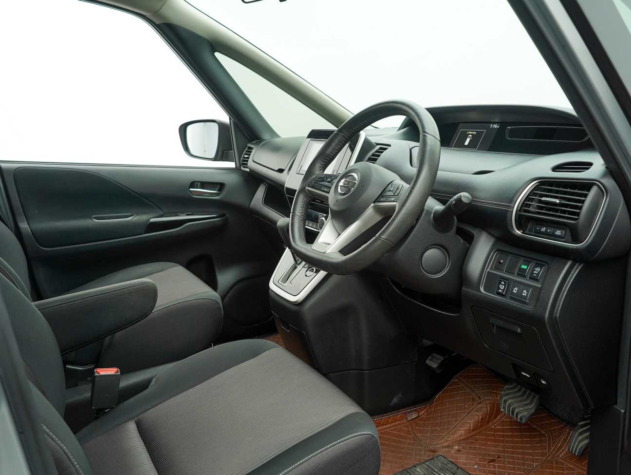 used 2018 Nissan Serena S-Hybrid High-Way Star 2.0