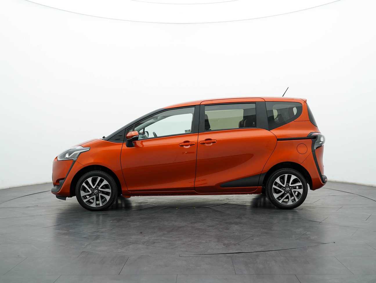 used 2018 Toyota Sienta V 1.5