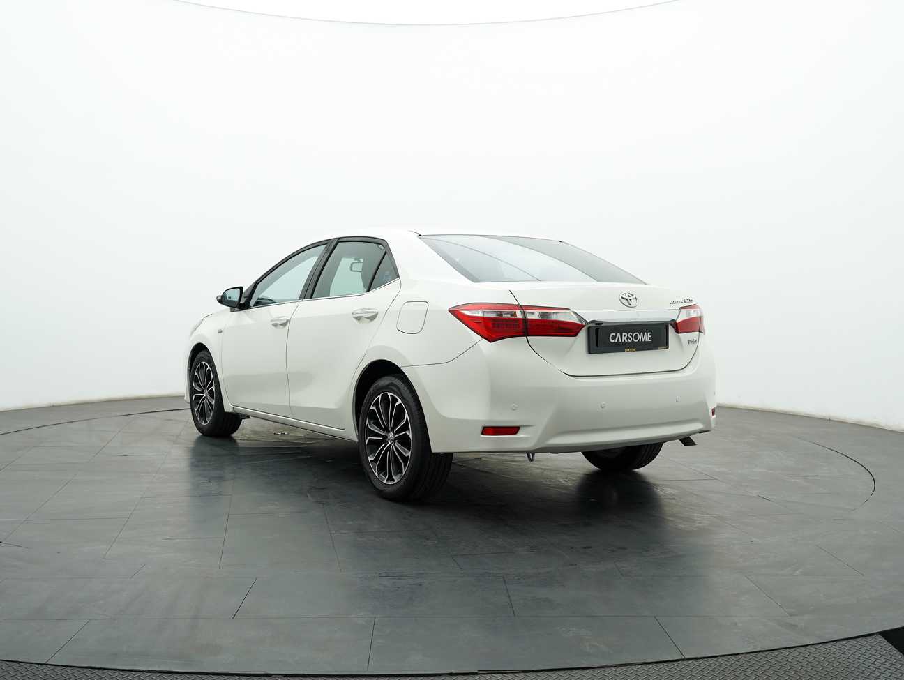used 2014 Toyota Corolla Altis V 2.0
