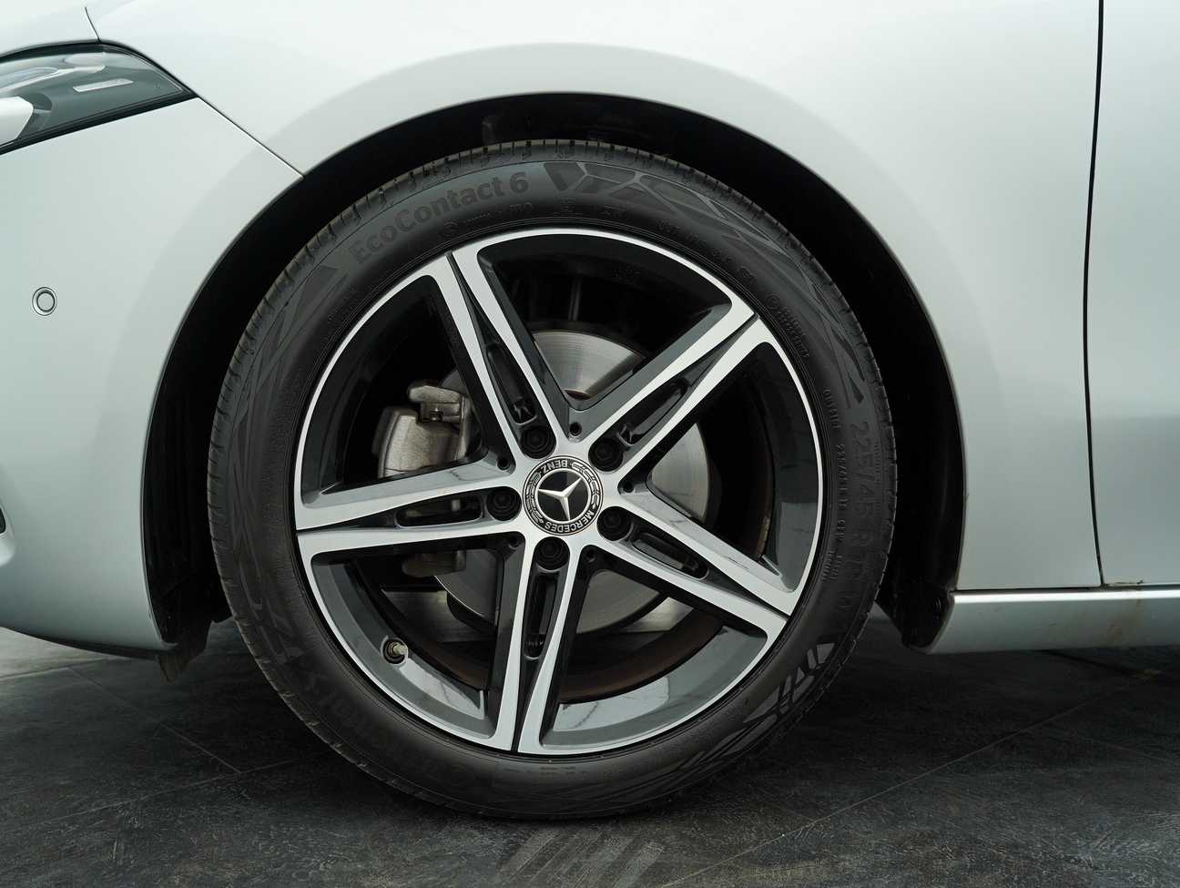 terpakai 2022 Mercedes-Benz A200 Progressive Line 1.3