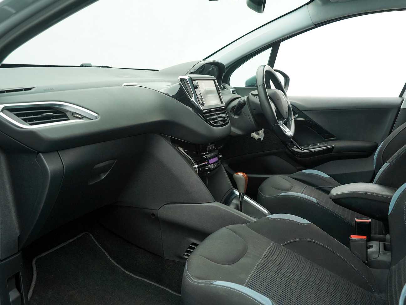 terpakai 2014 Peugeot 208 Allure 5 Door 1.6