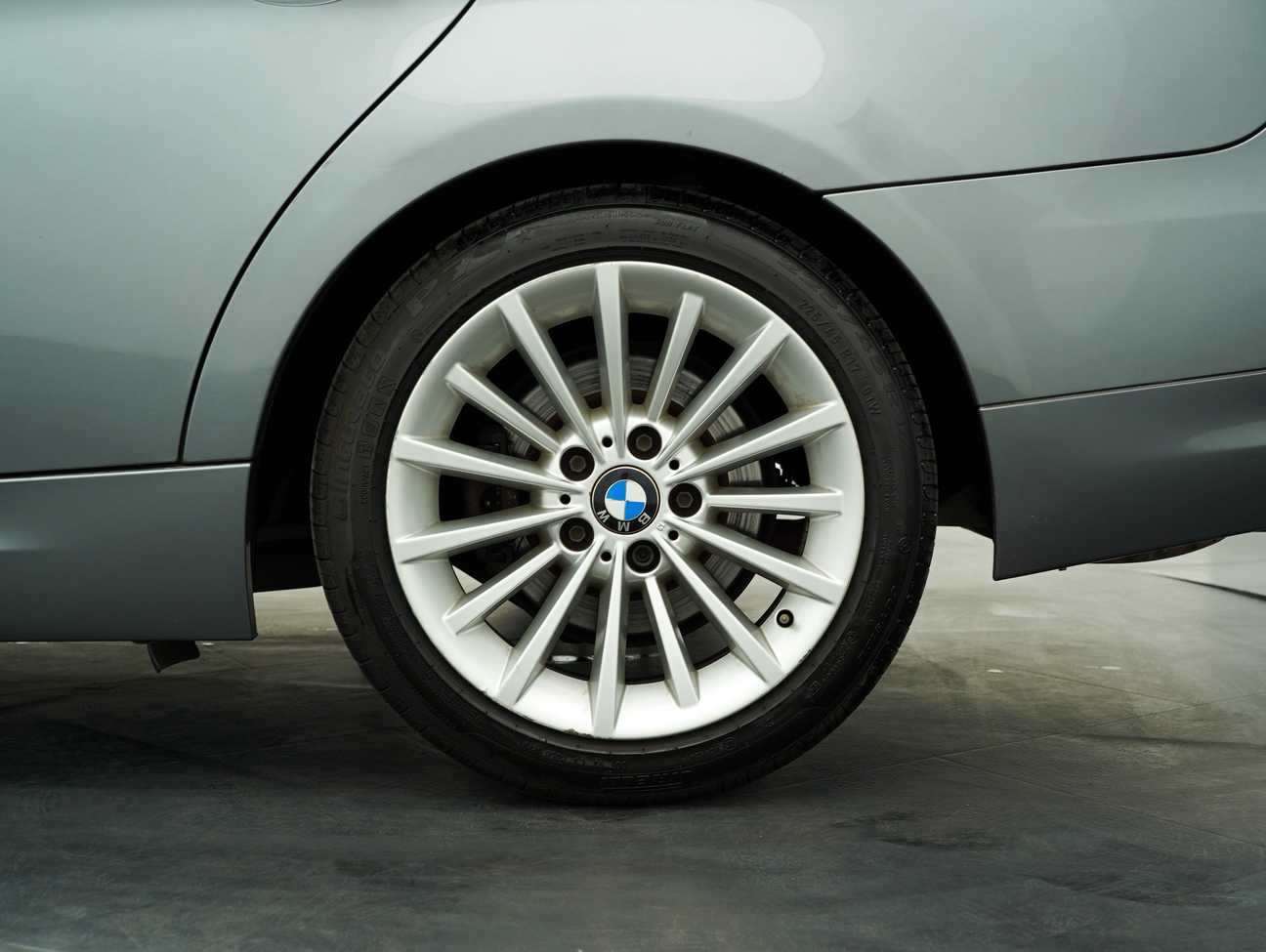 used 2010 BMW 323i  2.5