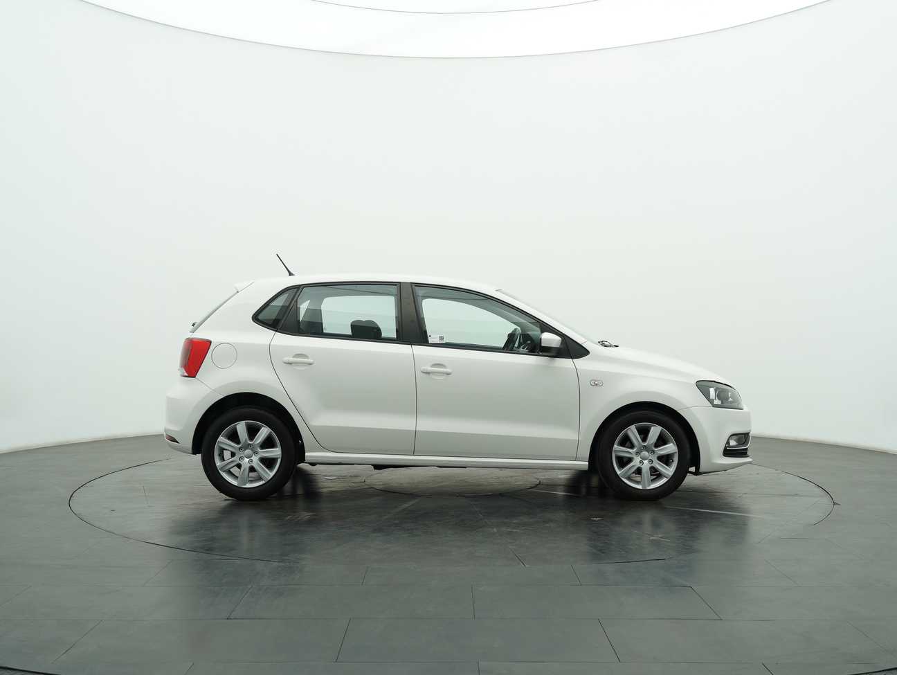 terpakai 2015 Volkswagen Polo Comfortline 1.6