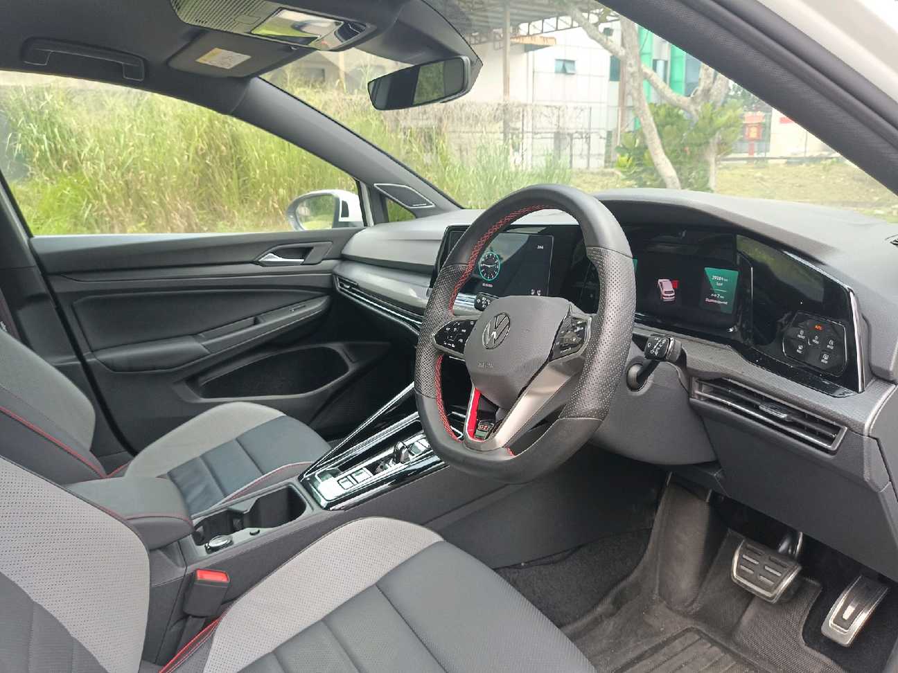 terpakai 2024 Volkswagen Golf GTI IQ.Drive 2.0