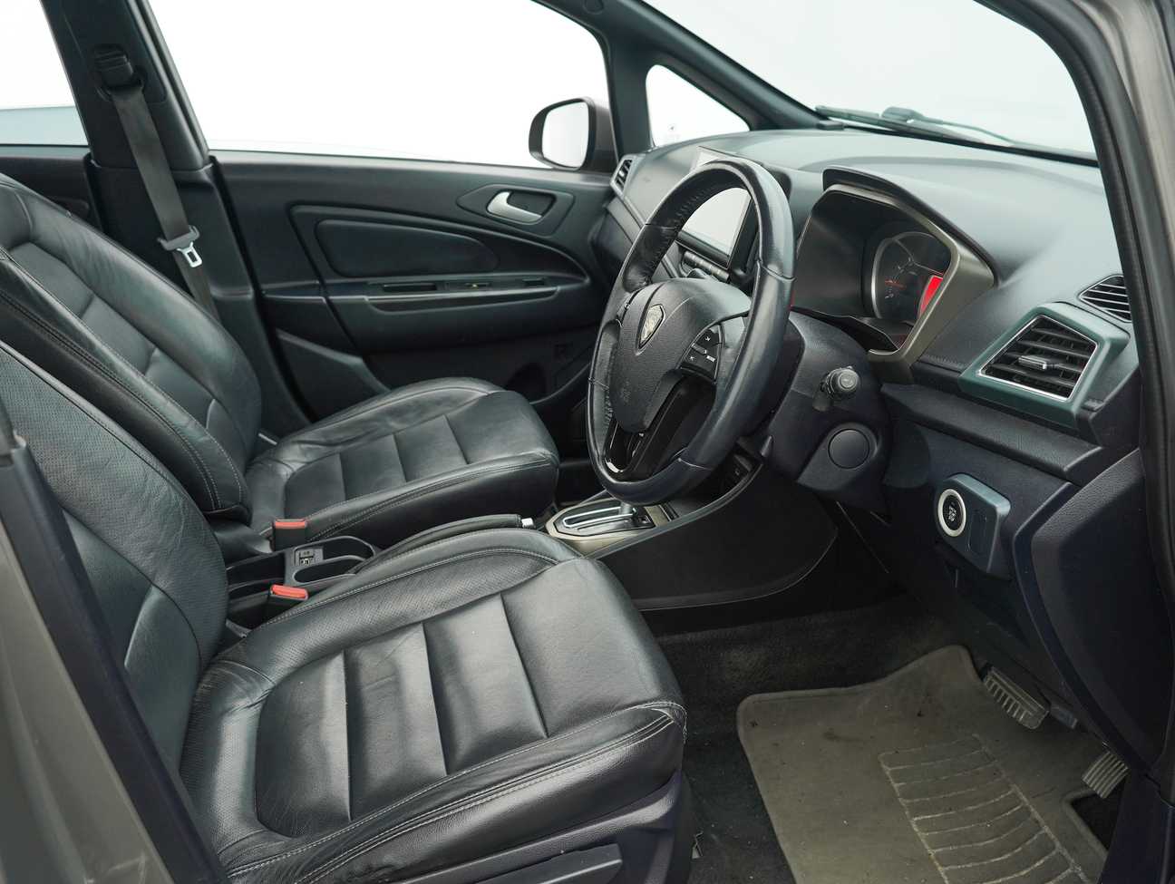 terpakai 2014 Proton Iriz Executive 1.6