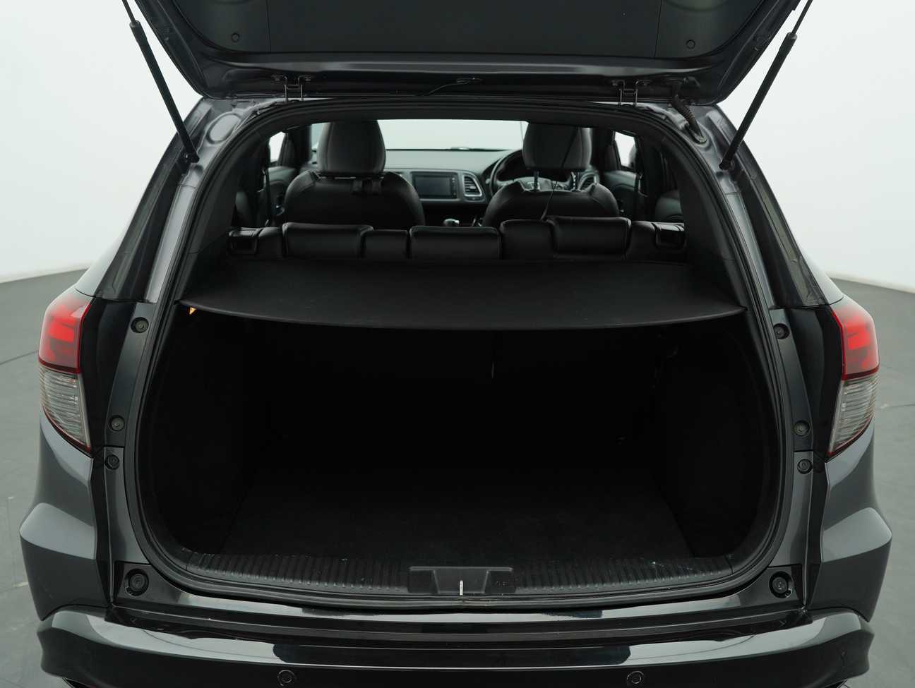 terpakai 2021 Honda HR-V RS 1.8