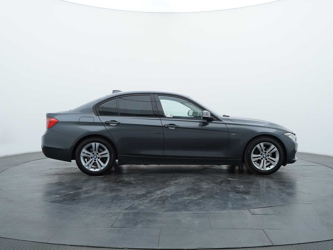 used 2015 BMW 320i Sport Line 2.0