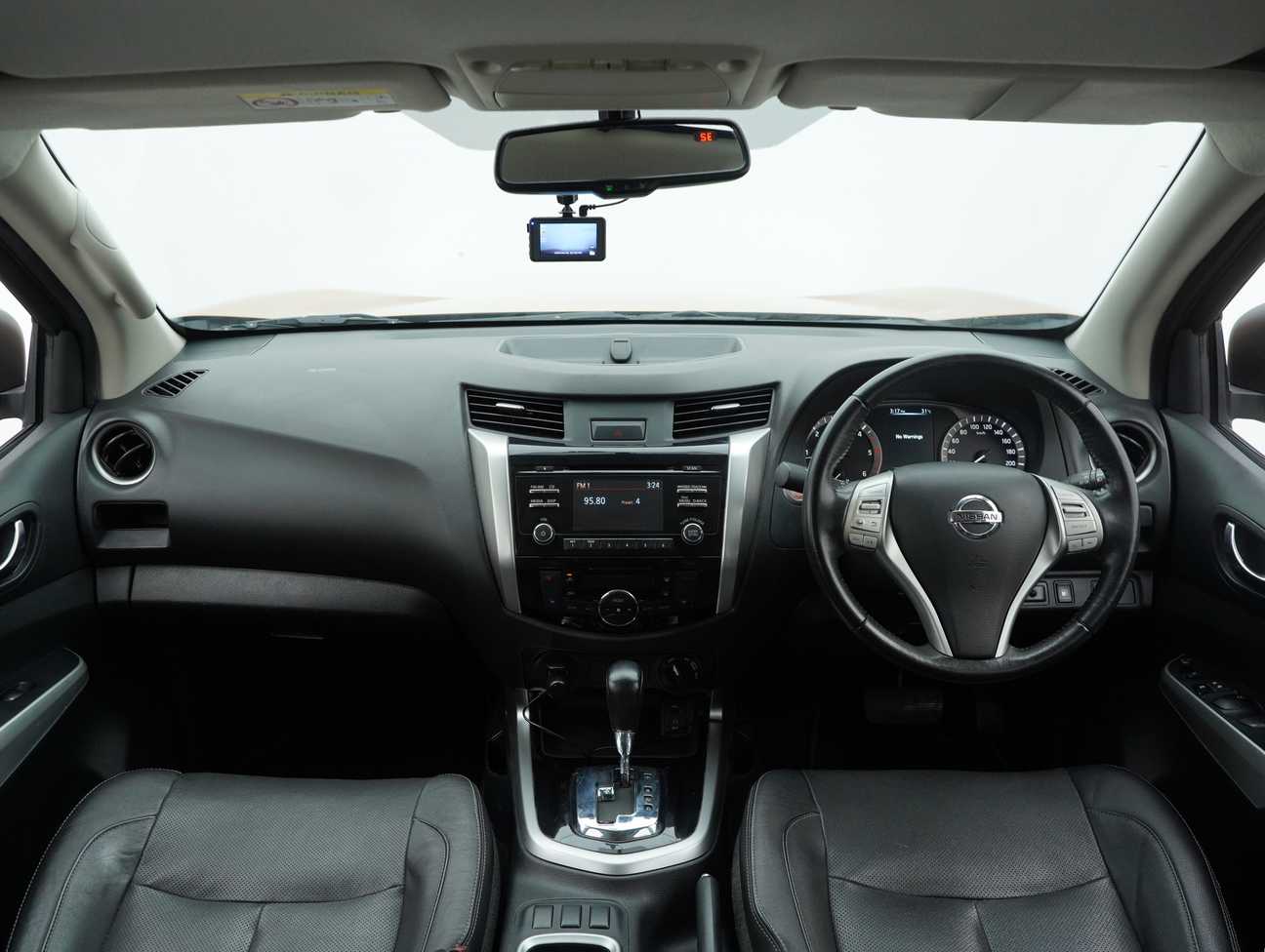 terpakai 2018 Nissan Navara NP300 VL Dual Cab 2.5