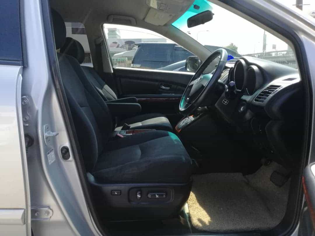 terpakai 2011 Toyota HARRIER CBA-ACU30W 2.4