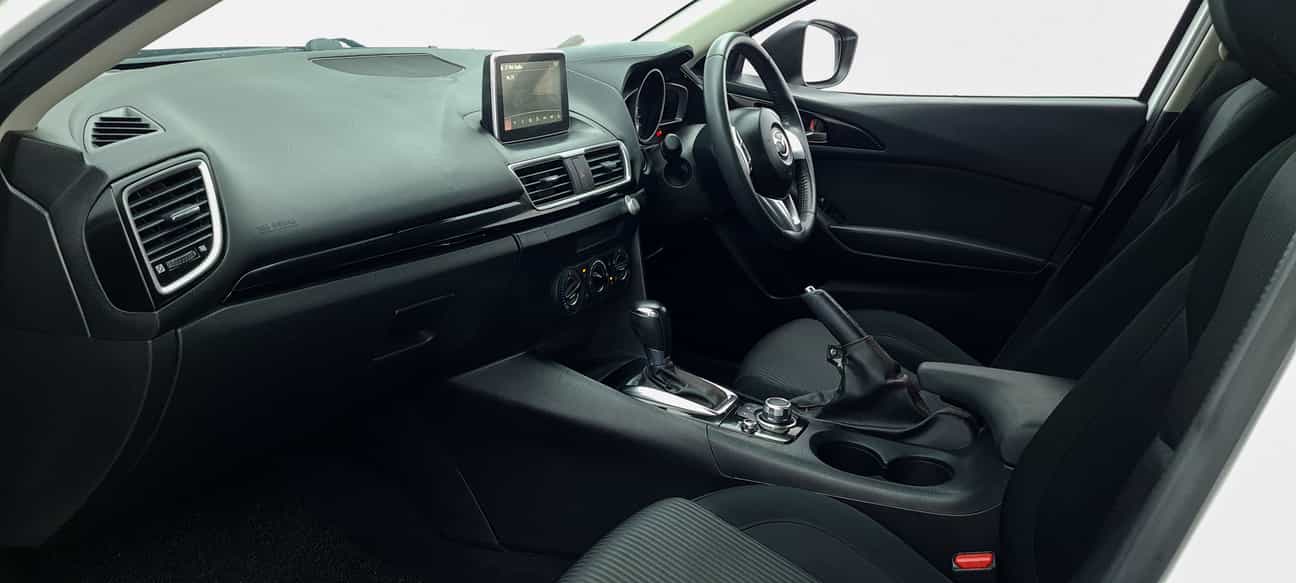 terpakai 2015 Mazda 3 SEDAN SKYACTIV-G (CKD) 2.0