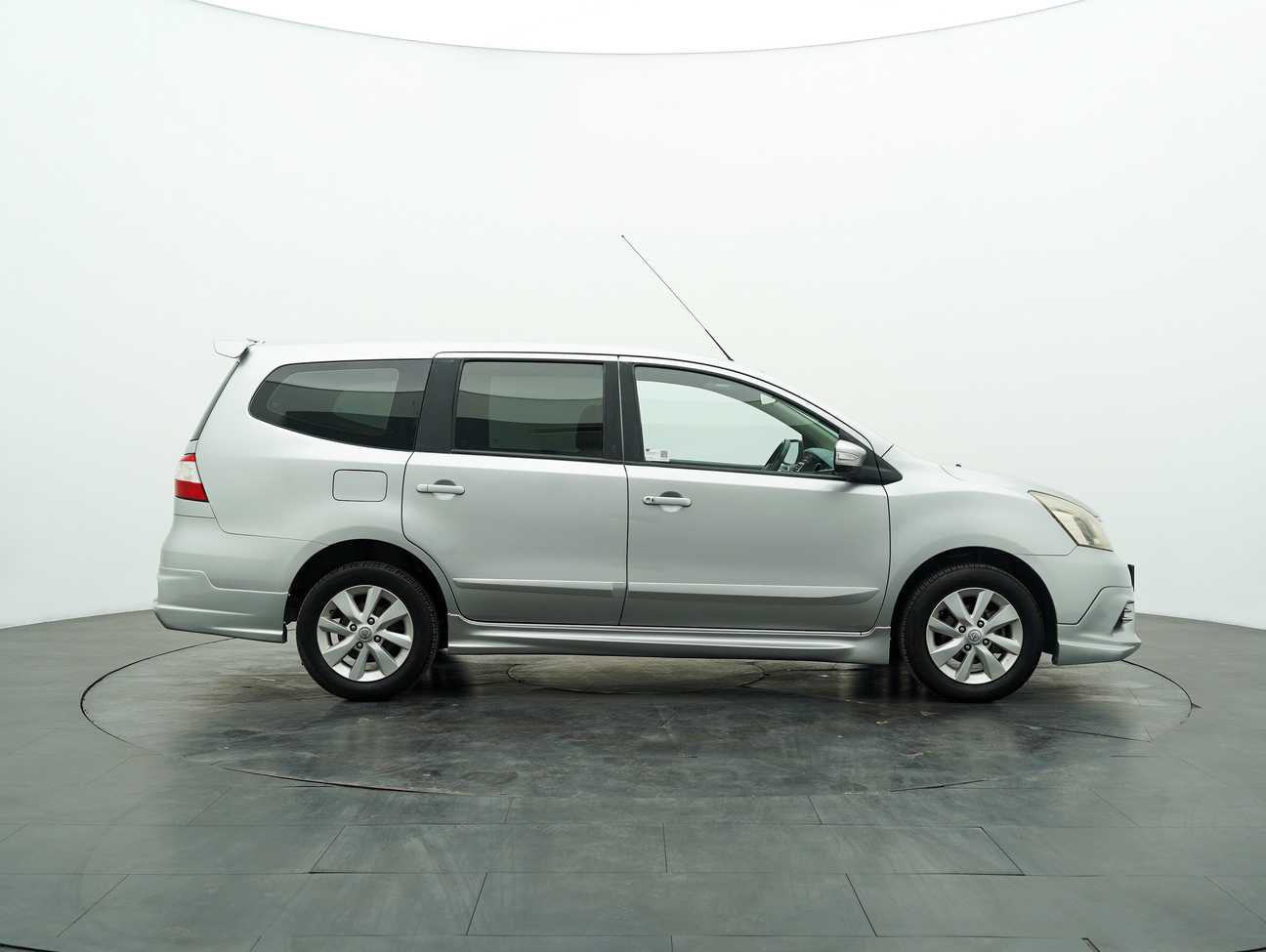 terpakai 2014 Nissan Grand Livina Comfort 1.8