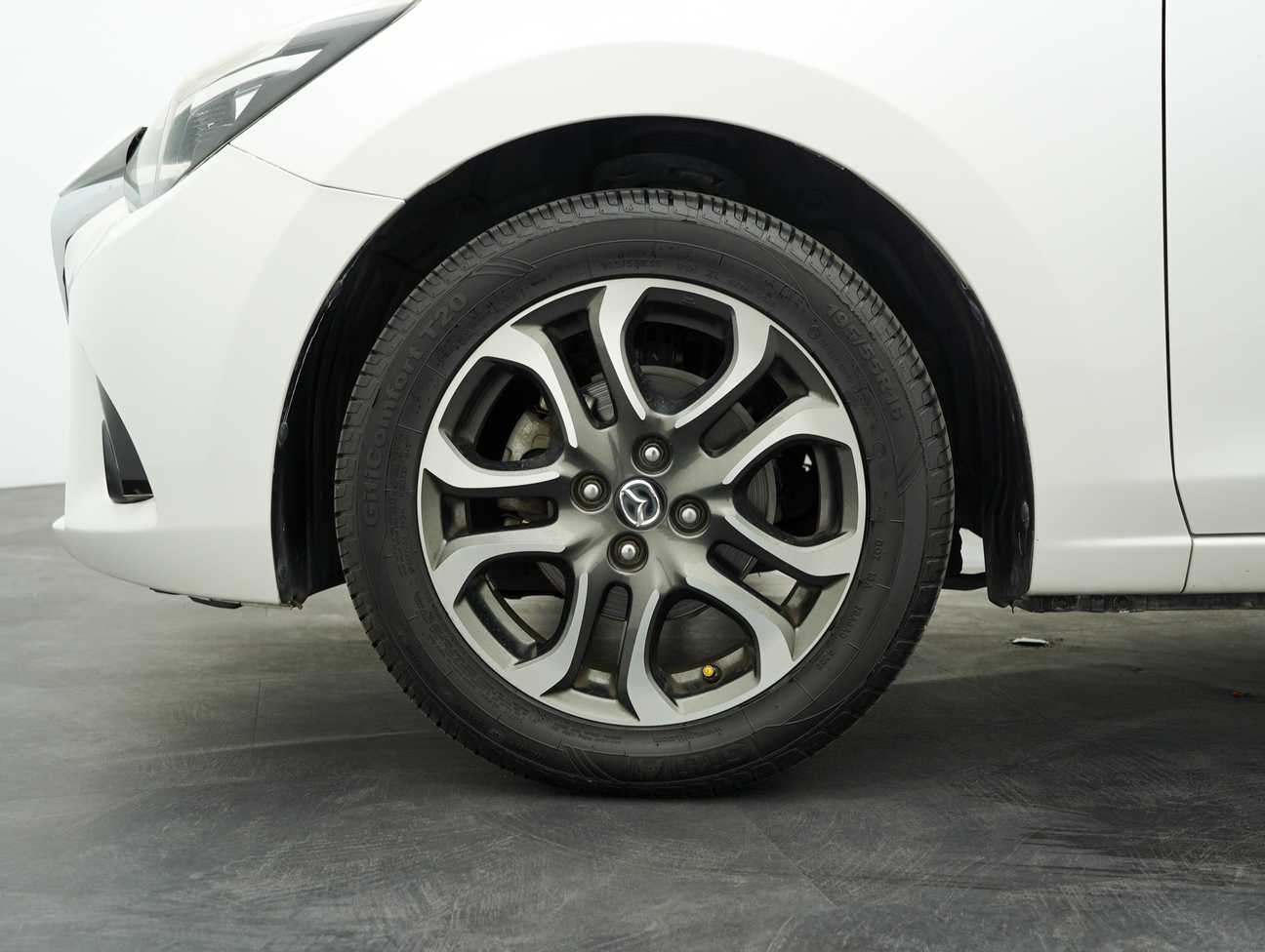 terpakai 2015 Mazda 2 SEDAN SKYACTIV-G 1.5