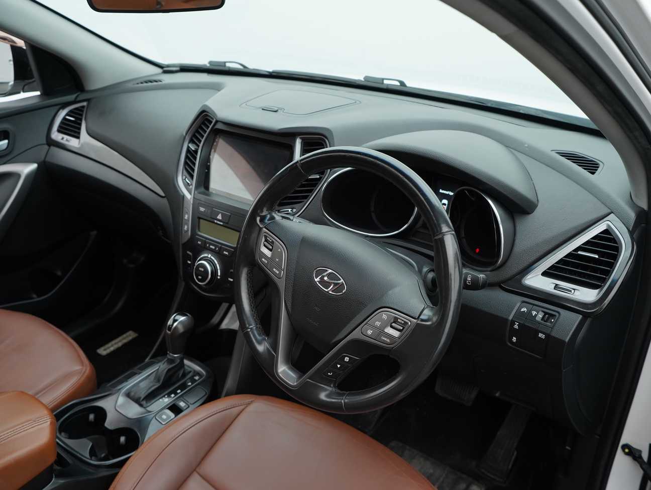 terpakai 2014 Inokom Santa Fe Executive Plus 2.4