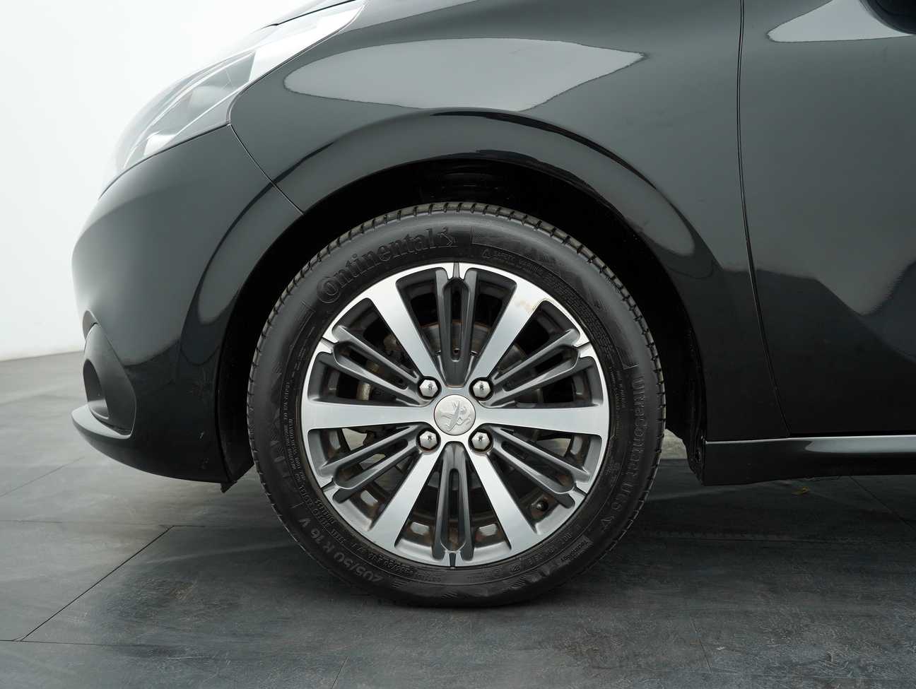 terpakai 2017 Peugeot 208 PureTech 1.2