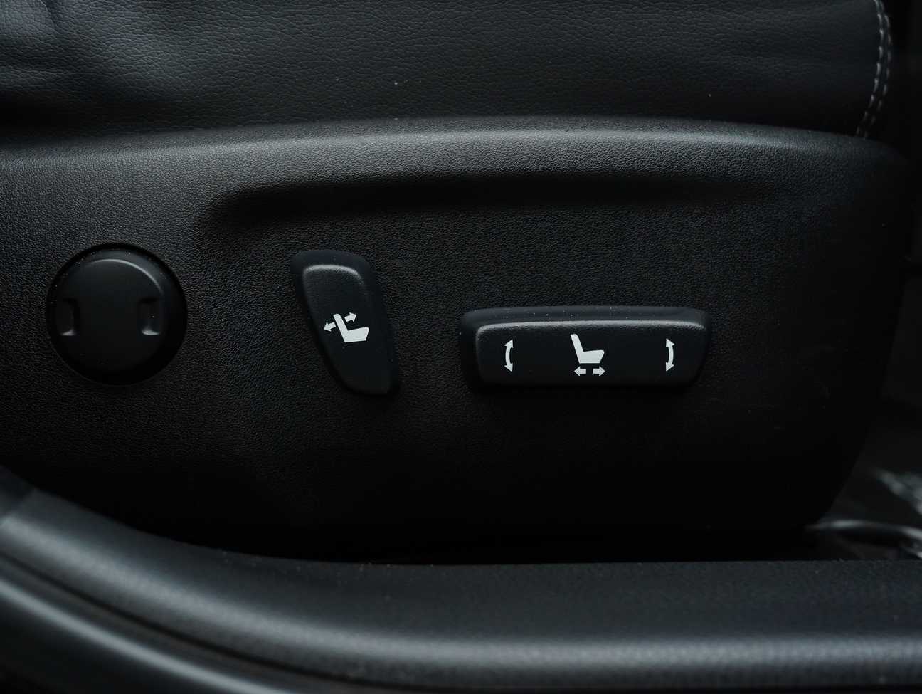 used 2017 Toyota Corolla Altis V 2.0