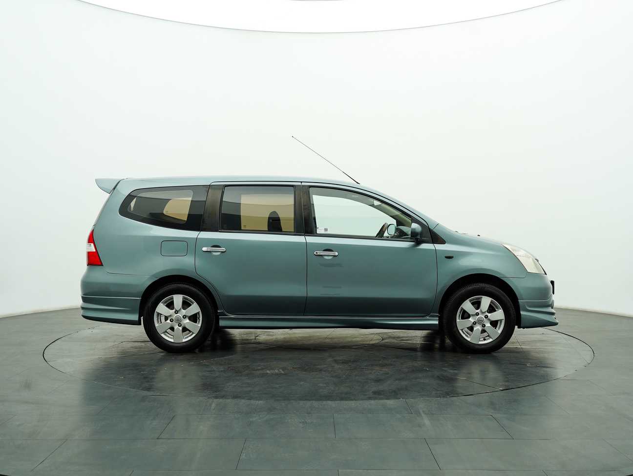 used 2011 Nissan Grand Livina Comfort 1.8