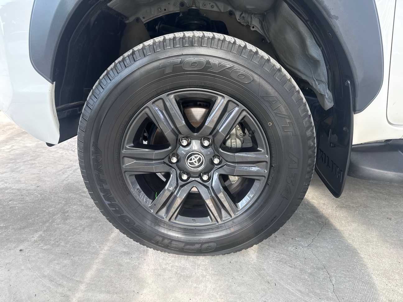 used 2023 Toyota Hilux E Dual Cab 2.4