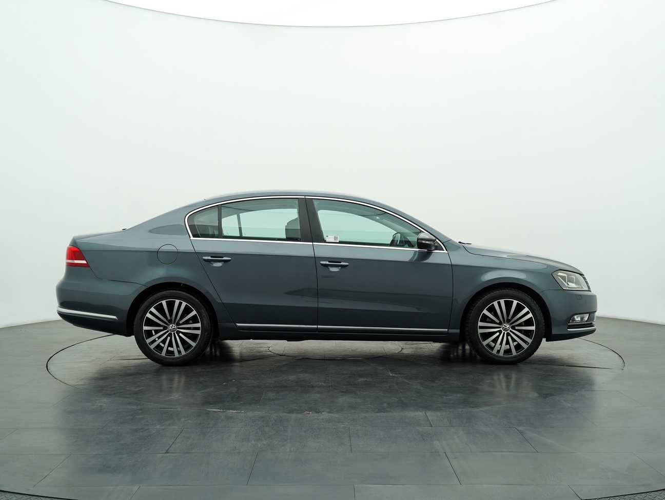 terpakai 2014 Volkswagen Passat TSI 1.8