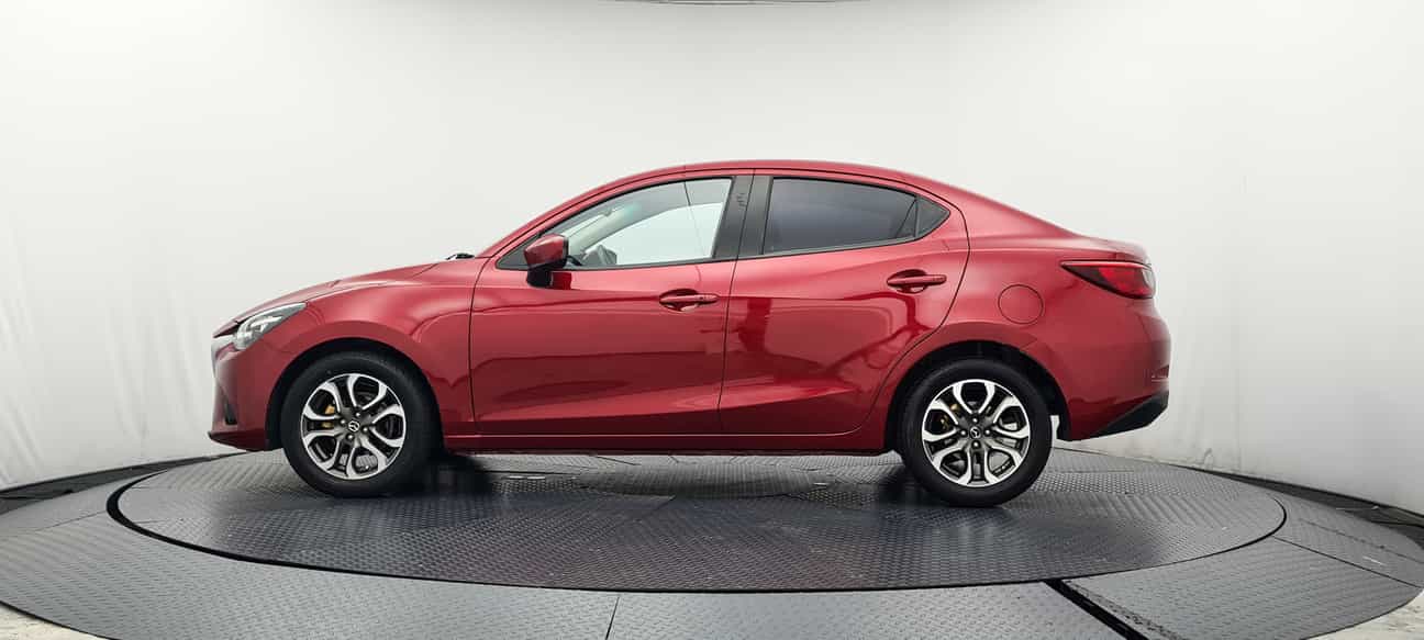 terpakai 2015 Mazda 2 SEDAN 1.5