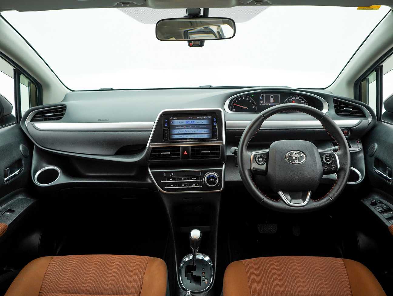 used 2018 Toyota Sienta V 1.5