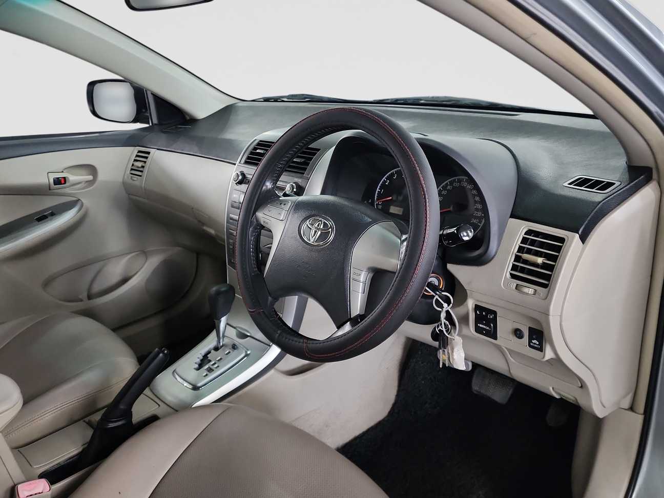used 2013 Toyota Corolla Altis E 1.8