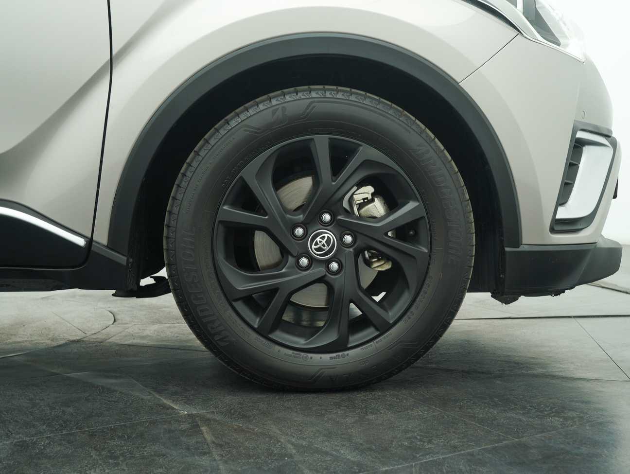 used 2019 Toyota C-HR  1.8