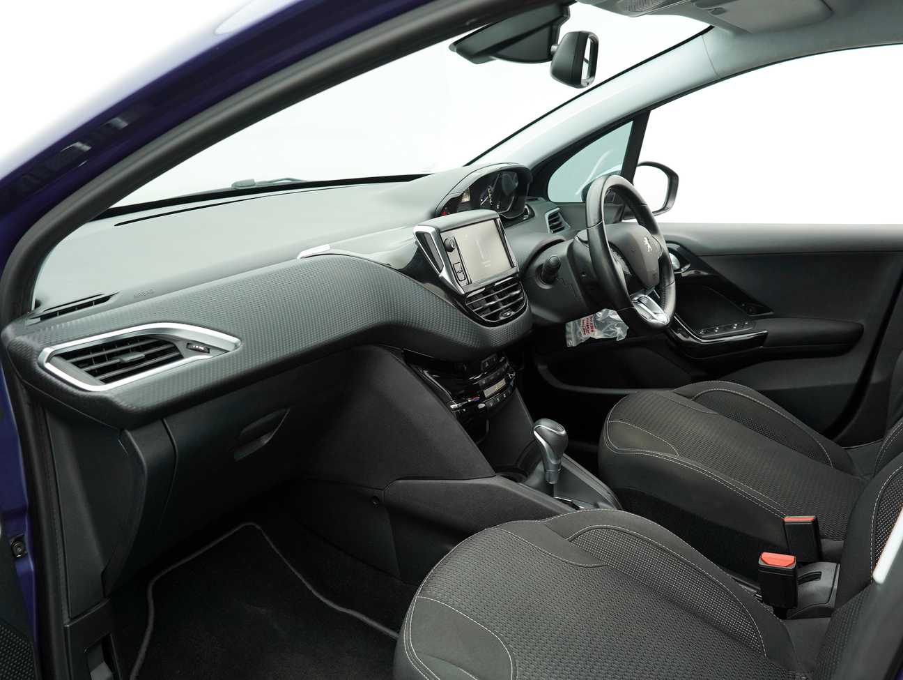 terpakai 2017 Peugeot 208 PureTech 1.2