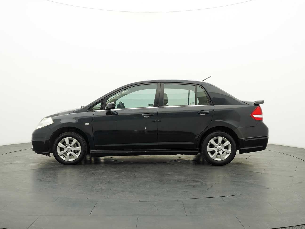 used 2009 Nissan Latio ST-L Sport 1.6