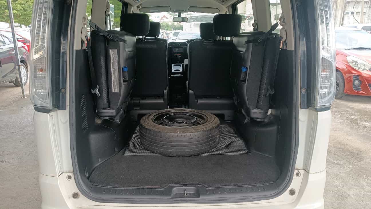 terpakai 2013 Nissan Serena S-Hybrid High-Way Star 2.0
