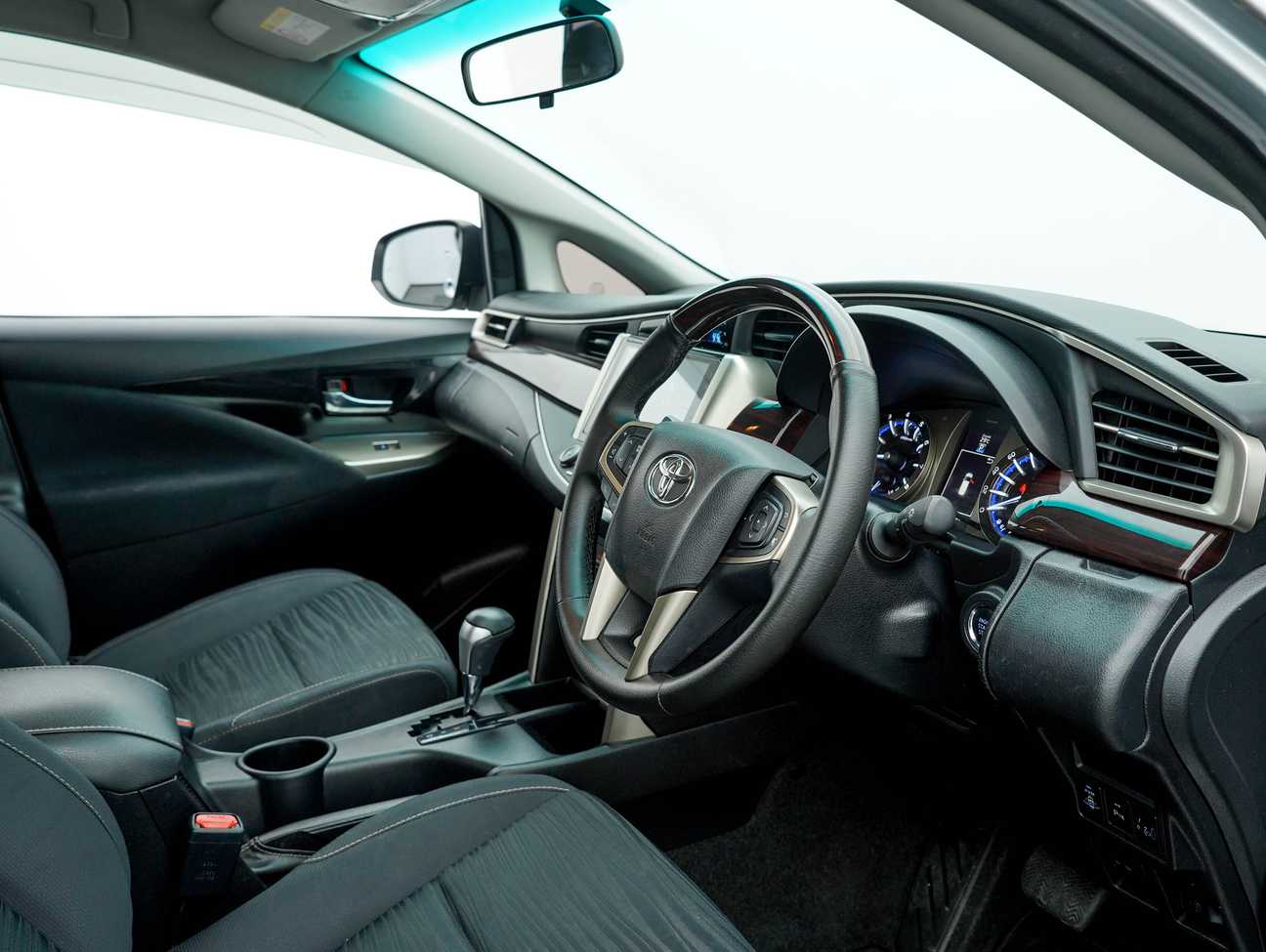 terpakai 2020 Toyota Innova G 2.0