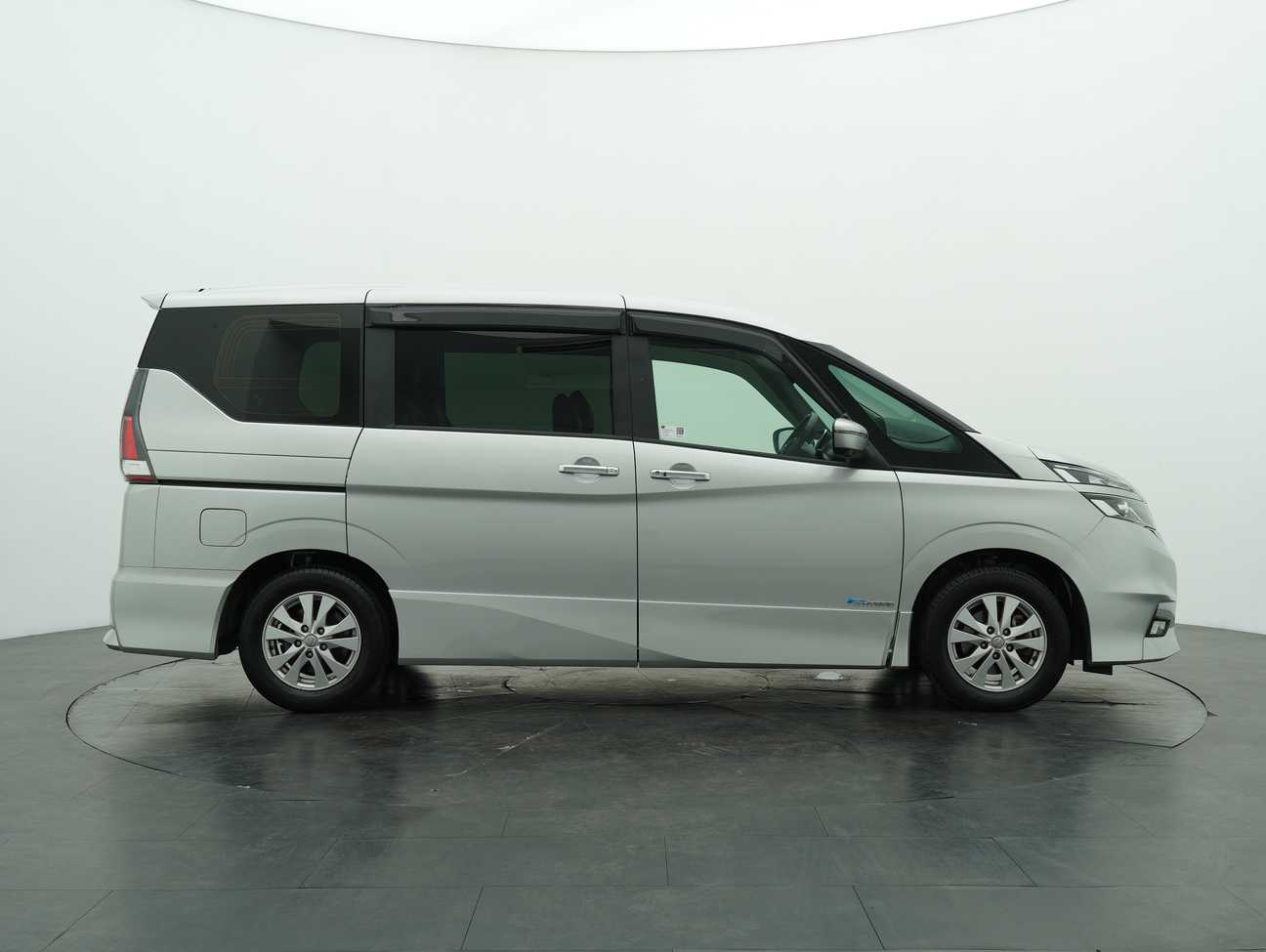 used 2018 Nissan Serena S-Hybrid High-Way Star 2.0