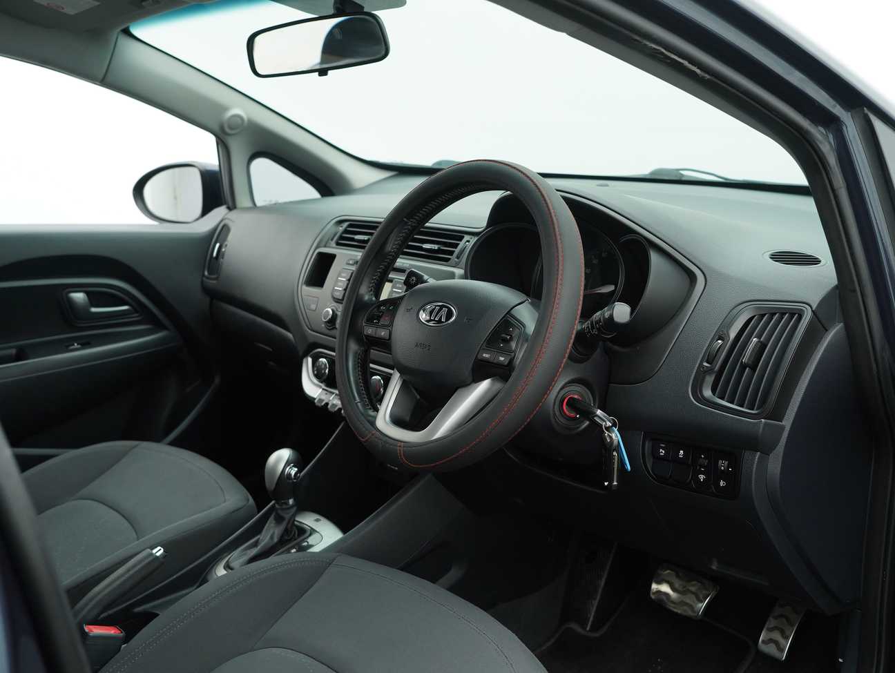 terpakai 2013 Kia Rio EX 1.4