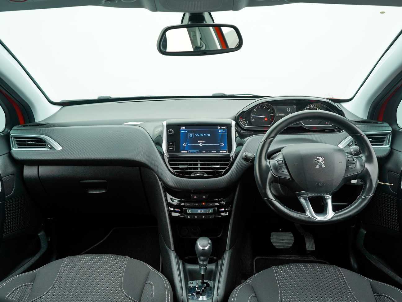 terpakai 2019 Peugeot 208 PureTech 1.2