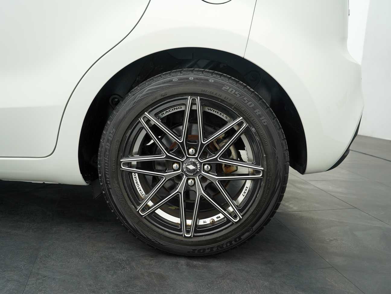 terpakai 2014 Kia Rio EX 1.4