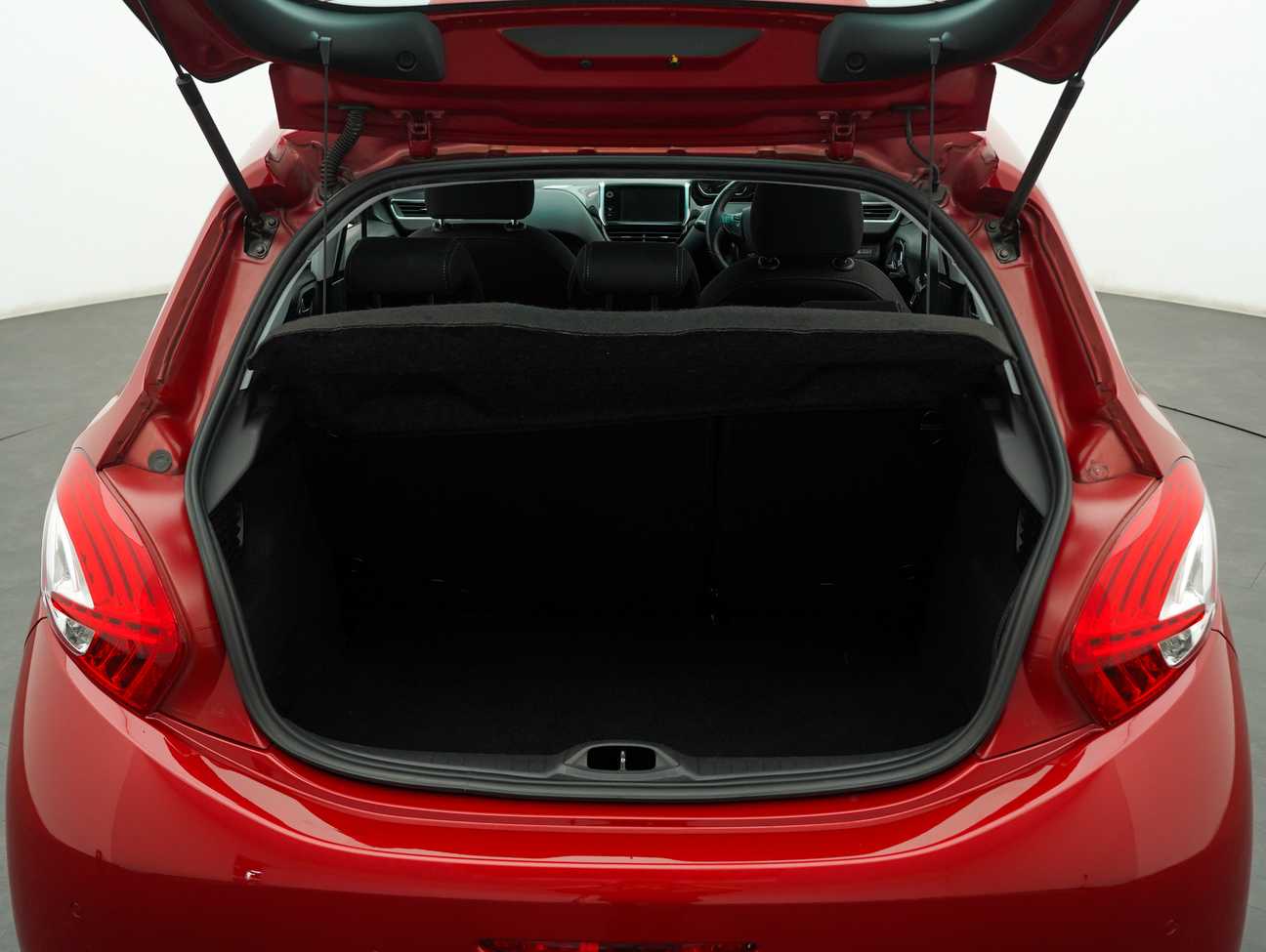 terpakai 2014 Peugeot 208 Allure 5 Door 1.6