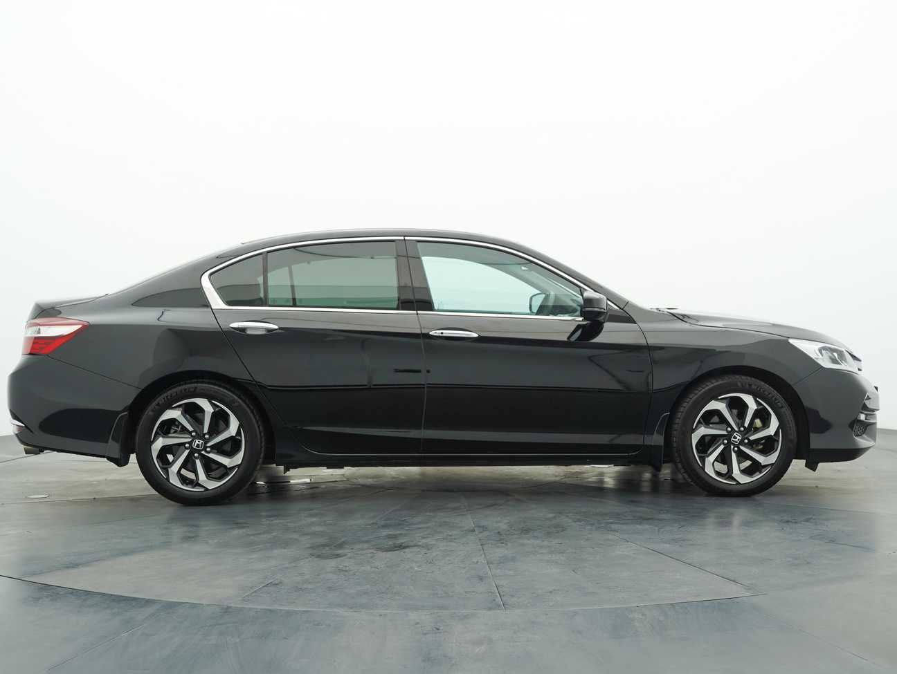 used 2018 Honda ACCORD VTI-L 2.0