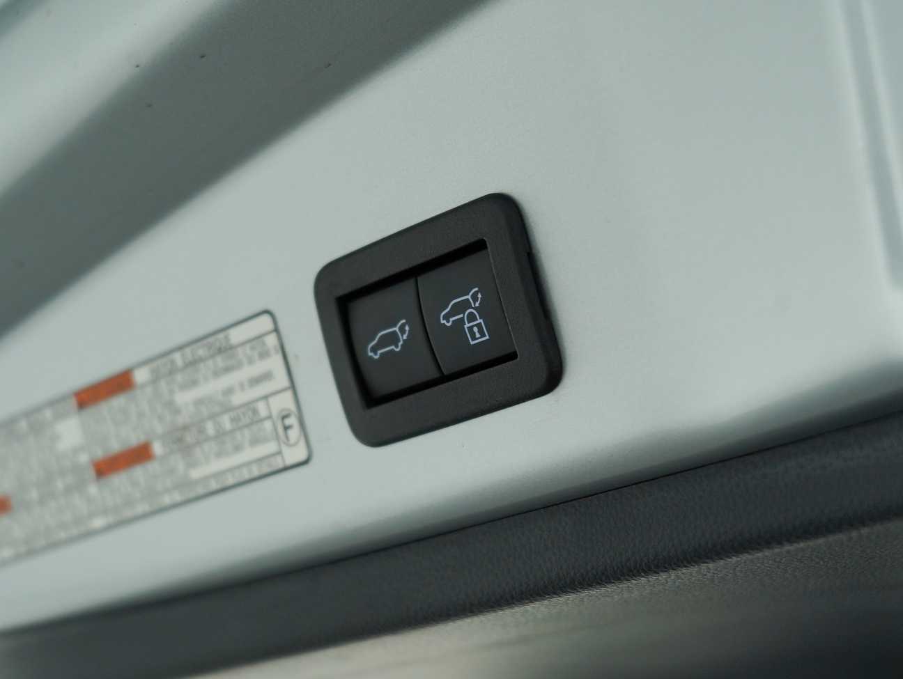 terpakai 2022 Toyota Corolla Cross Hybrid 1.8