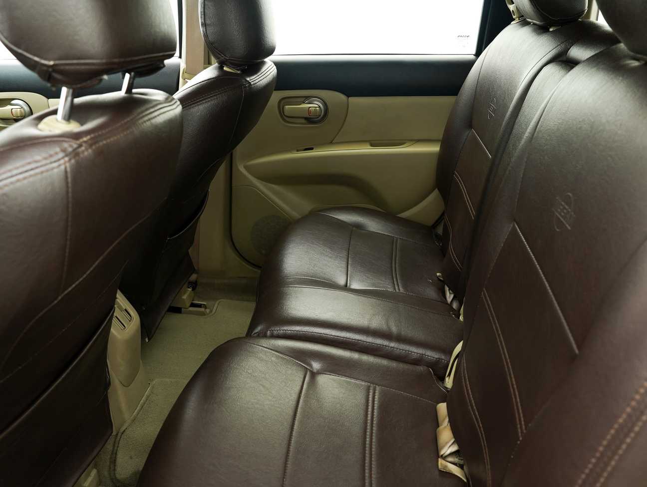 used 2016 Nissan GRAND LIVINA  1.6